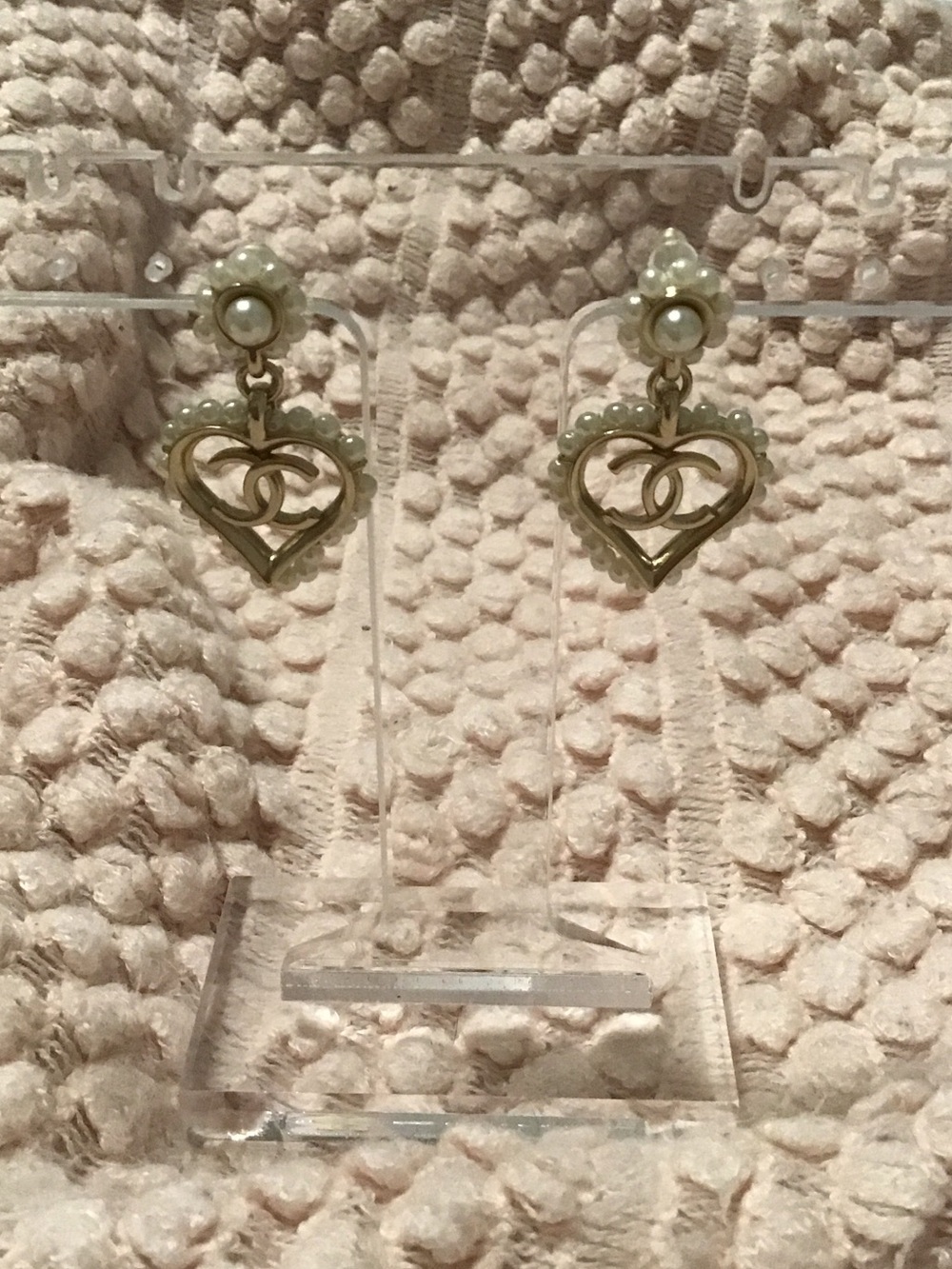 CHANEL Gold Heart Drop Earrings with Pearls - Cream/Gold
